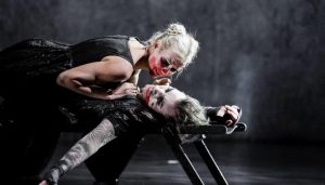 Utrinek s predstave Faust v režiji Tomaža Pandurja. Foto: Aljoša Rebolj.