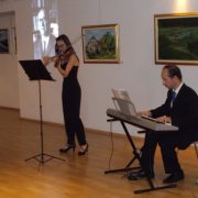 Večer sta glasbeno obogatila pianist Ivan Vombergar, prav tako Debeljakov vnuk, in violinistka Ana Novljan.