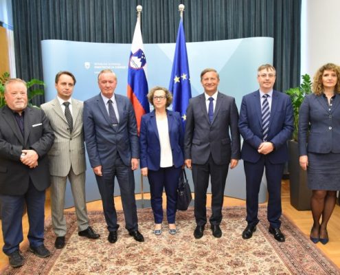 Predstavniki Slovencev v Italiji na srečanju z ministroma Žmavcem in Erjavcem.