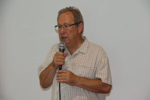 Peter Kuhar med predavanjem o Plečnikovem letu v Pokrajinski in študijski knjižnici Murska Sobota.