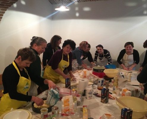 Delavnica peke tradicionalnega božičnega kruha.