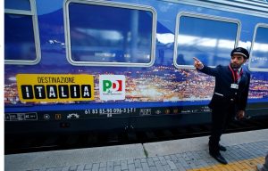 Vlak, na katerem je sekretar italijanske Demokratske stranke (PD) Matteo Renzi dva meseca potoval po državi in nagovarjal volivce.