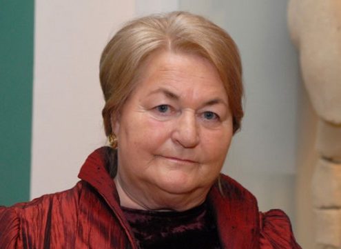 Koroška Slovenka Lenčka Kupper je dobitnica 39.Tischlerjeve nagrade, najvišjega priznanja, ki ga podeljujeta Narodni svet koroških Slovencev in Krščanska kulturna zveza za vrhunske prispevke na področju umetnosti, znanosti, kulture in politike, ki so pomemben prispevek v zakladnici slovenske narodne skupnosti na Koroškem. S svojimi pesmimi in pripovedkami je polepšala otroštvo številnim generacijam in to ne le na avstrijskem Koroškem, temveč tudi v Sloveniji in med rojaki po svetu.