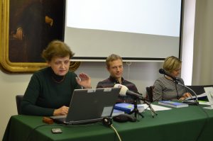 Ob predstavitvi monografije so svoje misli predstavili (z leve proti desni): dr. Vera Kržišnik – Bukić, mag. Milan Obid in dr. Maja Mezgec.