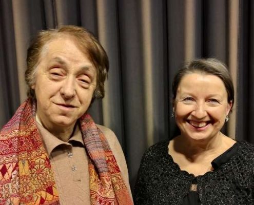 Pesnica in varuhinja rezijanskega izročila Silvana Paletti ter raziskovalka in pevka ljudskih pesmi Bogdana Herman. Foto: Edita Žugelj